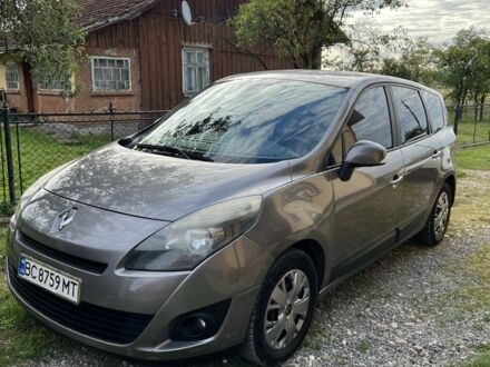 Рено Megane Scenic 2010 у Дрогобичі на Automoto.ua Сірий Рено Megane Scenic, об'ємом двигуна 1.5 л та пробігом 233 тис. км за 7300 $, фото 1 на Automoto.ua