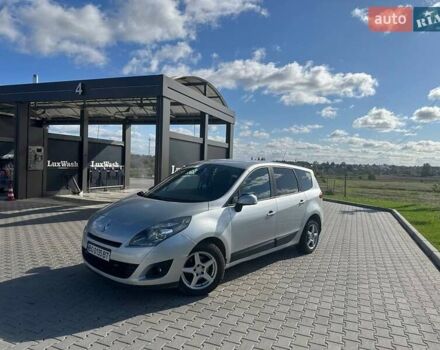 Серый Рено Megane Scenic, объемом двигателя 1.5 л и пробегом 195 тыс. км за 5999 $, фото 1 на Automoto.ua