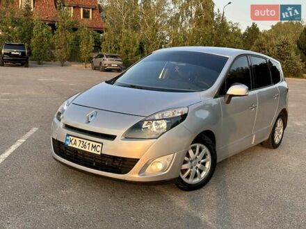 Рено Megane Scenic 2010 в Харькове на Automoto.ua Серый Рено Megane Scenic, объемом двигателя 1.9 л и пробегом 300 тыс. км за 6850 $, фото 1 на Automoto.ua