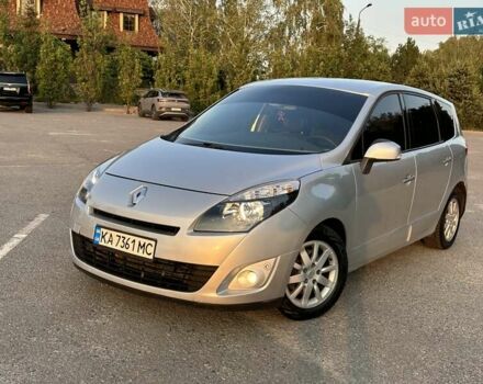 Серый Рено Megane Scenic, объемом двигателя 1.9 л и пробегом 300 тыс. км за 6850 $, фото 1 на Automoto.ua