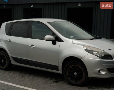 Серый Рено Megane Scenic, объемом двигателя 1.5 л и пробегом 325 тыс. км за 6200 $, фото 1 на Automoto.ua