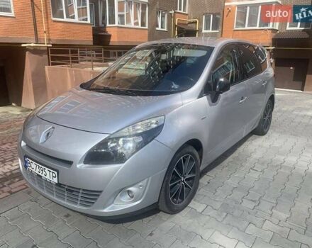 Сірий Рено Megane Scenic, об'ємом двигуна 2 л та пробігом 244 тис. км за 8900 $, фото 1 на Automoto.ua