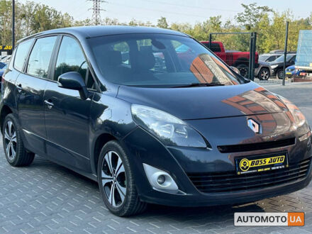 Рено Megane Scenic 2011 у Чернівцях на Automoto.ua Сірий Рено Megane Scenic, об'ємом двигуна 1.5 л та пробігом 242 тис. км за 8700 $, фото 1 на Automoto.ua