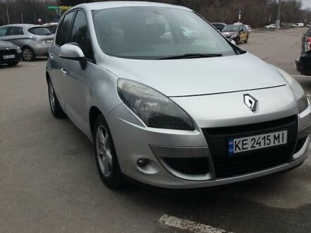 Рено Megane Scenic 2011 в Днепре (Днепропетровске) на Automoto.ua Серый Рено Megane Scenic, объемом двигателя 1.5 л и пробегом 240 тыс. км за 8000 $, фото 1 на Automoto.ua