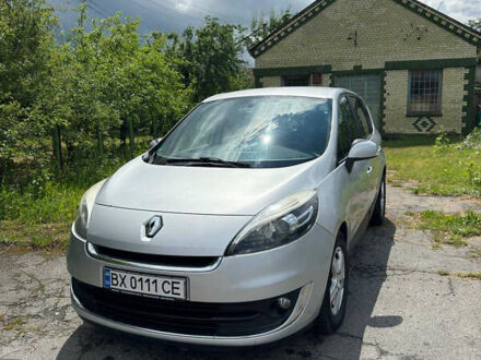 Серый Рено Megane Scenic, объемом двигателя 1.5 л и пробегом 181 тыс. км за 8500 $, фото 1 на Automoto.ua