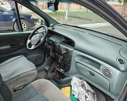 Синий Рено Megane Scenic, объемом двигателя 1.87 л и пробегом 364 тыс. км за 3499 $, фото 12 на Automoto.ua