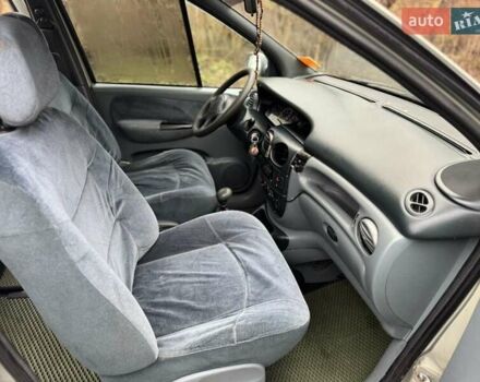 Зеленый Рено Megane Scenic, объемом двигателя 1.87 л и пробегом 315 тыс. км за 2700 $, фото 17 на Automoto.ua