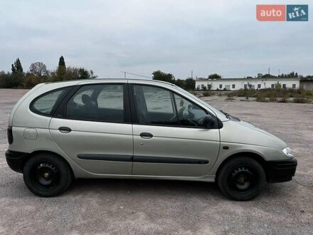 Зеленый Рено Megane Scenic, объемом двигателя 1.4 л и пробегом 250 тыс. км за 3450 $, фото 1 на Automoto.ua