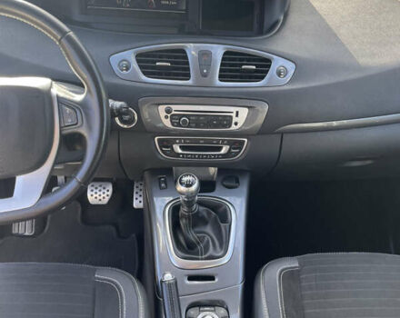 Белый Рено Scenic XMOD, объемом двигателя 1.6 л и пробегом 255 тыс. км за 10300 $, фото 16 на Automoto.ua