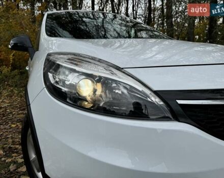 Білий Рено Scenic XMOD, об'ємом двигуна 1.6 л та пробігом 210 тис. км за 9690 $, фото 10 на Automoto.ua