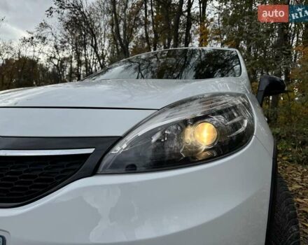 Білий Рено Scenic XMOD, об'ємом двигуна 1.6 л та пробігом 210 тис. км за 9690 $, фото 13 на Automoto.ua