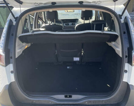 Белый Рено Scenic XMOD, объемом двигателя 1.6 л и пробегом 255 тыс. км за 10300 $, фото 28 на Automoto.ua