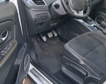 Белый Рено Scenic XMOD, объемом двигателя 1.6 л и пробегом 268 тыс. км за 8900 $, фото 6 на Automoto.ua