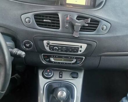 Красный Рено Scenic XMOD, объемом двигателя 1.2 л и пробегом 142 тыс. км за 9500 $, фото 15 на Automoto.ua