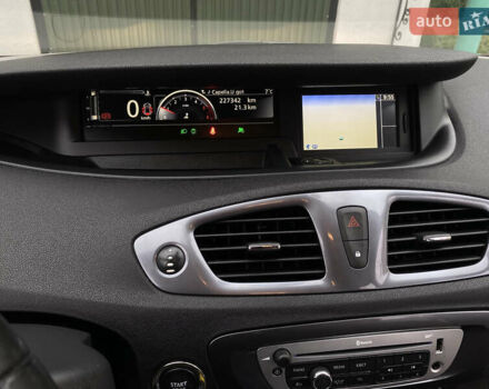 Красный Рено Scenic XMOD, объемом двигателя 1.5 л и пробегом 227 тыс. км за 9400 $, фото 62 на Automoto.ua