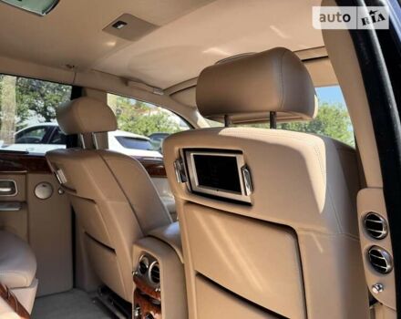 Черный Ролс Ройс Фантом, объемом двигателя 6.75 л и пробегом 89 тыс. км за 110000 $, фото 15 на Automoto.ua