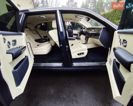 Синій Ролс Ройс Фантом, об'ємом двигуна 6.75 л та пробігом 37 тис. км за 450000 $, фото 20 на Automoto.ua