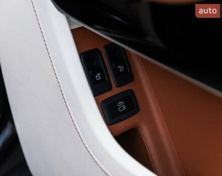 Черный Ролс Ройс Cullinan, объемом двигателя 0 л и пробегом 52 тыс. км за 440000 $, фото 42 на Automoto.ua