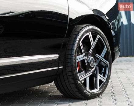 Черный Ролс Ройс Cullinan, объемом двигателя 0 л и пробегом 52 тыс. км за 440000 $, фото 5 на Automoto.ua