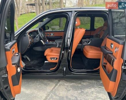 Черный Ролс Ройс Cullinan, объемом двигателя 6.7 л и пробегом 50 тыс. км за 390000 $, фото 11 на Automoto.ua