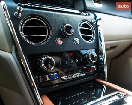 Черный Ролс Ройс Cullinan, объемом двигателя 0 л и пробегом 52 тыс. км за 440000 $, фото 33 на Automoto.ua