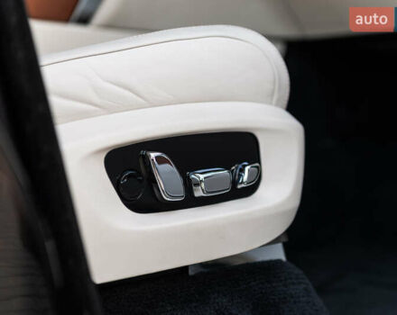 Черный Ролс Ройс Cullinan, объемом двигателя 0 л и пробегом 52 тыс. км за 440000 $, фото 48 на Automoto.ua