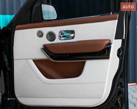 Черный Ролс Ройс Cullinan, объемом двигателя 0 л и пробегом 52 тыс. км за 440000 $, фото 45 на Automoto.ua