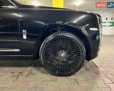 Черный Ролс Ройс Cullinan, объемом двигателя 6.7 л и пробегом 50 тыс. км за 390000 $, фото 8 на Automoto.ua