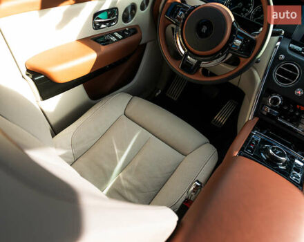 Черный Ролс Ройс Cullinan, объемом двигателя 0 л и пробегом 52 тыс. км за 440000 $, фото 52 на Automoto.ua