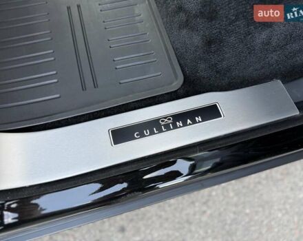 Черный Ролс Ройс Cullinan, объемом двигателя 6.75 л и пробегом 47 тыс. км за 419900 $, фото 64 на Automoto.ua