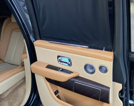 Черный Ролс Ройс Cullinan, объемом двигателя 6.75 л и пробегом 84 тыс. км за 337000 $, фото 15 на Automoto.ua