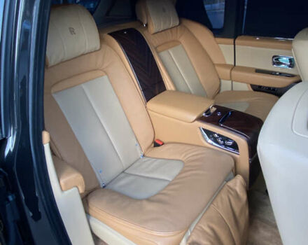 Черный Ролс Ройс Cullinan, объемом двигателя 6.75 л и пробегом 84 тыс. км за 337000 $, фото 10 на Automoto.ua