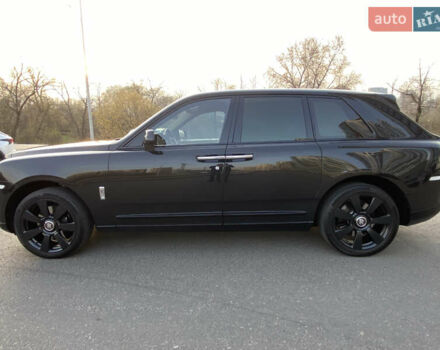 Черный Ролс Ройс Cullinan, объемом двигателя 6.75 л и пробегом 84 тыс. км за 337000 $, фото 5 на Automoto.ua