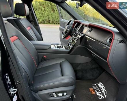 Черный Ролс Ройс Cullinan, объемом двигателя 6.75 л и пробегом 47 тыс. км за 419900 $, фото 48 на Automoto.ua