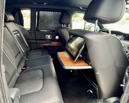 Черный Ролс Ройс Cullinan, объемом двигателя 6.75 л и пробегом 18 тыс. км за 399999 $, фото 62 на Automoto.ua