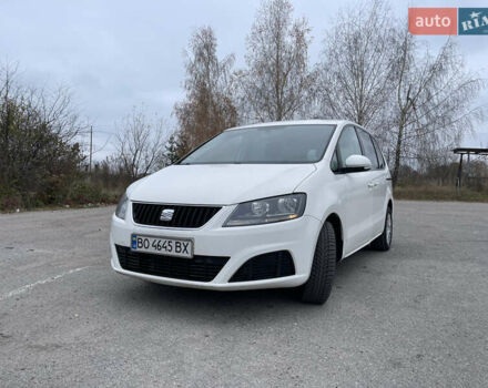 Сеат Альхамбра 2011 в Збараже на Automoto.ua Белый Сеат Альхамбра, объемом двигателя 1.97 л и пробегом 290 тыс. км за 10400 $, фото 1 на Automoto.ua