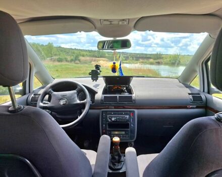 Серый Сеат Альхамбра, объемом двигателя 1.9 л и пробегом 500 тыс. км за 2373 $, фото 4 на Automoto.ua