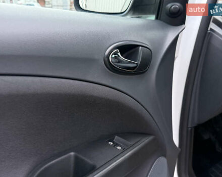 Білий Сеат Altea, об'ємом двигуна 1.6 л та пробігом 255 тис. км за 4999 $, фото 14 на Automoto.ua