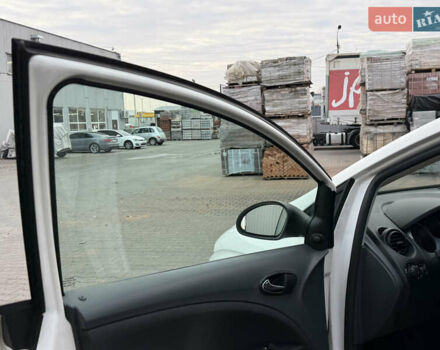 Білий Сеат Altea, об'ємом двигуна 1.6 л та пробігом 255 тис. км за 4999 $, фото 13 на Automoto.ua