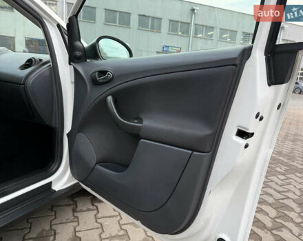 Білий Сеат Altea, об'ємом двигуна 1.6 л та пробігом 255 тис. км за 4999 $, фото 38 на Automoto.ua