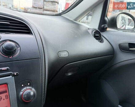 Білий Сеат Altea, об'ємом двигуна 1.6 л та пробігом 255 тис. км за 4999 $, фото 24 на Automoto.ua