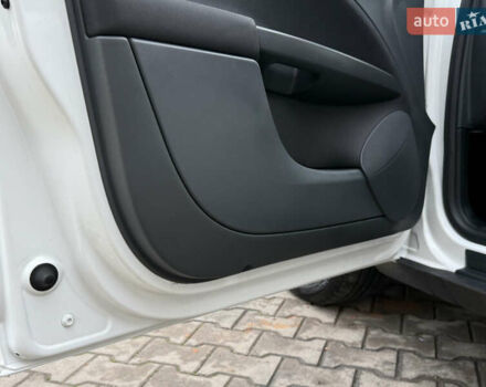 Білий Сеат Altea, об'ємом двигуна 1.6 л та пробігом 255 тис. км за 4999 $, фото 16 на Automoto.ua