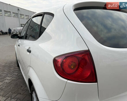 Білий Сеат Altea, об'ємом двигуна 1.6 л та пробігом 255 тис. км за 4999 $, фото 8 на Automoto.ua