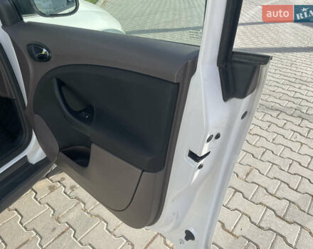 Белый Сеат Алтеа, объемом двигателя 1.97 л и пробегом 280 тыс. км за 6300 $, фото 26 на Automoto.ua