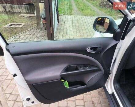 Білий Сеат Altea, об'ємом двигуна 1.6 л та пробігом 129 тис. км за 10300 $, фото 9 на Automoto.ua