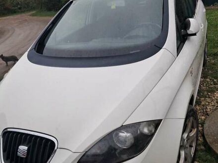 Сеат Алтеа 2010 в Ровно на Automoto.ua Белый Сеат Алтеа, объемом двигателя 1.8 л и пробегом 150 тыс. км за 8300 $, фото 1 на Automoto.ua