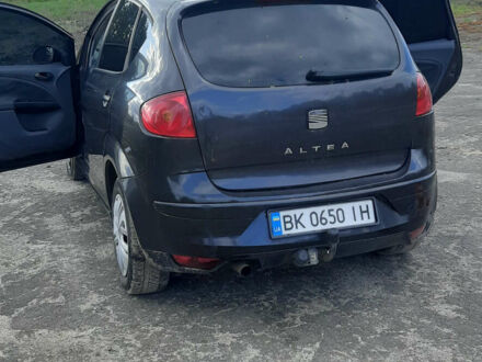 Чорний Сеат Altea, об'ємом двигуна 1.6 л та пробігом 246 тис. км за 4500 $, фото 1 на Automoto.ua