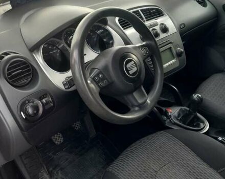 Червоний Сеат Altea, об'ємом двигуна 1.6 л та пробігом 241 тис. км за 4800 $, фото 4 на Automoto.ua