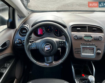 Сеат Алтеа 2008 в Днепре (Днепропетровске) на Automoto.ua Красный Сеат Алтеа, объемом двигателя 2 л и пробегом 220 тыс. км за 5999 $, фото 9 на Automoto.ua