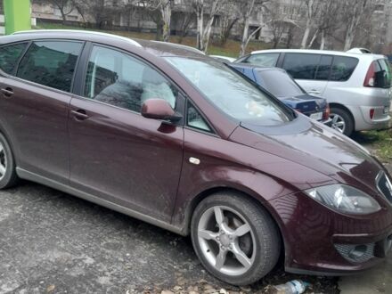 Красный Сеат Алтеа, объемом двигателя 2 л и пробегом 257 тыс. км за 6000 $, фото 1 на Automoto.ua
